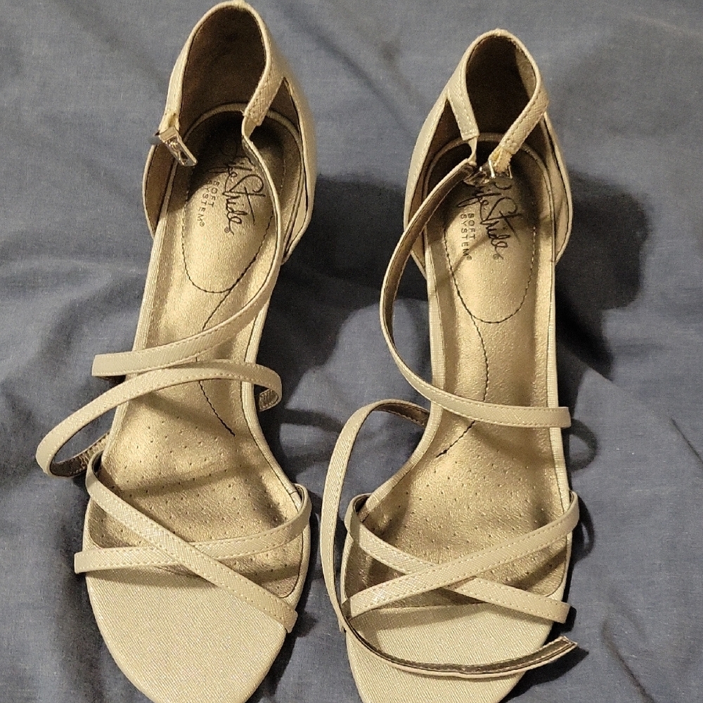 Life Stride Silver Sandals with Strappy Design
